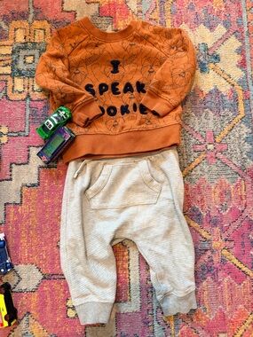 GAP Cream Ribbed Jogger Pants & Orange Starwars sweatshirt